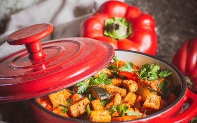 Wegetariańskie leczo z cukinią i tofu